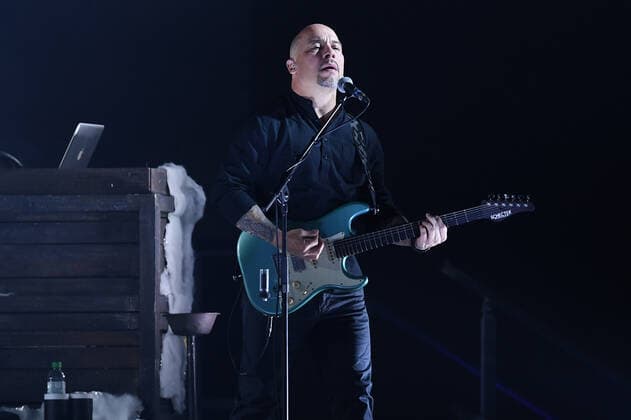 Santiano Wenn die Kälte kommt Tour 2022 on 11 05 2022 in the Rudolf Weber Arena in Oberhausen Dirk Schlag, guitarist of the German band Santiano is on stage on 11 05 2022 in the Rudolf Weber Arena in Oberhausen xRx