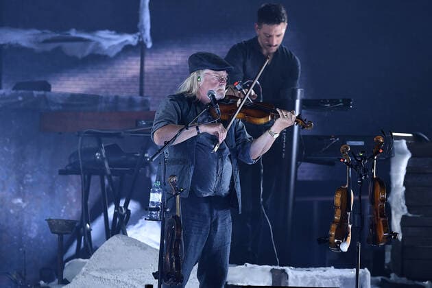 Santiano Wenn die Kälte kommt Tour 2022 on 11 05 2022 at the Rudolf Weber Arena in Oberhausen Peter David Pete Sage, singer and violinist of the German band Santiano is on stage at the Rudolf Weber Arena in Oberhausen on 11 05 2022 xRx