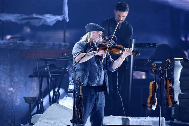 Santiano Wenn die Kälte kommt Tour 2022 on 11 05 2022 at the Rudolf Weber Arena in Oberhausen Peter David Pete Sage, singer and violinist of the German band Santiano is on stage at the Rudolf Weber Arena in Oberhausen on 11 05 2022 xRx