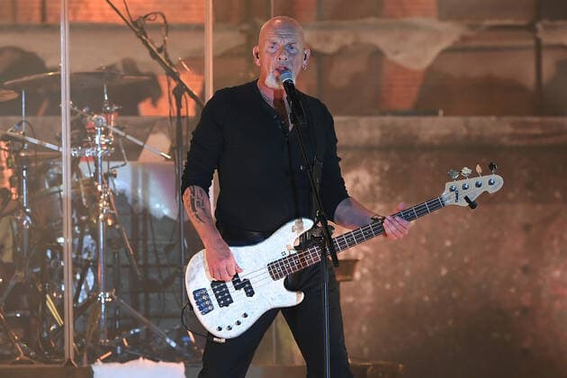Santiano Wenn die Kälte kommt Tour 2022 on 11 05 2022 in the Rudolf Weber Arena in Oberhausen Björn Both, singer, guitarist is bassist of the German band Santiano is on stage on 11 05 2022 in the Rudolf Weber Arena in Oberhausen xRx