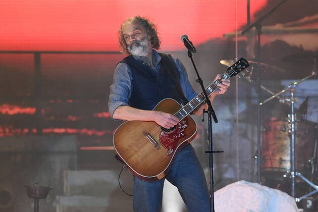 Santiano Wenn die Kälte kommt Tour 2022 on 11 05 2022 at the Rudolf Weber Arena in Oberhausen Hans Timm Timsen Hinrichsen, singer, guitarist is bassist of the German band Santiano is on stage on 11 05 2022 at the Rudolf Weber Arena in Oberhausen xRx