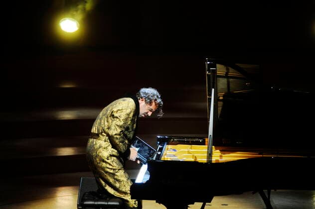 Der kanadische Pianist Chilly Gonzales (= Jason Charles Beck) in der Philharmonie Essen. Canadian pianist Chilly Gonzales (= Jason Charles Beck) at the Philharmonie Essen. Essen NRW DEU;DE;GERMANY;DEUTSCHLAND;ALLEMAGNE