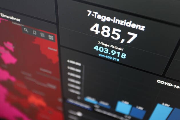 RKI dashboard, 7 day incidence is now 485.7 7 day incidence, RKI dashboard on a monitor on 13 05 2022 in Siegen Germany.