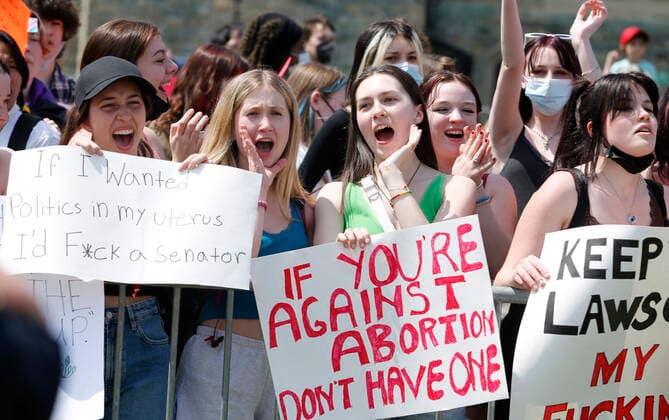 May 12, 2022, Ottawa, ON, CANADA: People protest against the March for Life on Parliament Hill in Ottawa on Thursday, May 12, 2022. Ottawa CANADA  - ZUMAc35_ 20220512_zaf_c35_134 Copyright: xPatrickxDoylex