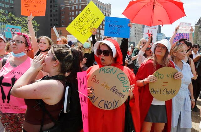 May 12, 2022, Ottawa, ON, CANADA: People protest against the March for Life on Parliament Hill in Ottawa on Thursday, May 12, 2022. Ottawa CANADA  - ZUMAc35_ 20220512_zaf_c35_143 Copyright: xPatrickxDoylex
