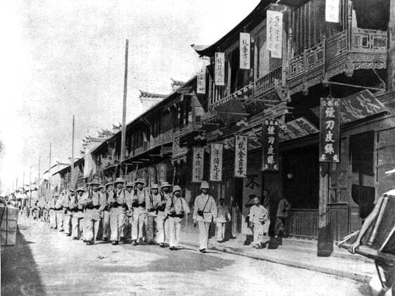 Shanghai, French marines in Nankind Road Shanghai, French marines in Nankind Road August 1900 China - Boxer Rebellion Private collection Copyright: xPhoto12x ASI01138_H304523