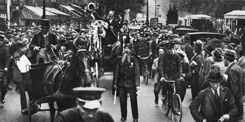 Gustave Eiffel arriving in Paris Paris, France ; Gustave Eiffel arriving in Paris Copyright: xPhoto12x COM14A05_489