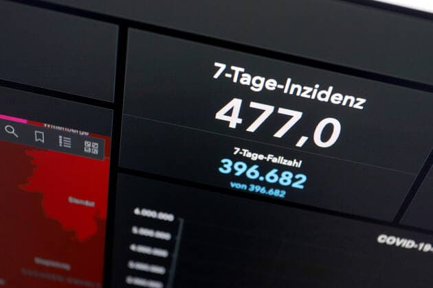 RKI dashboard, 7 day incidence is now 477.0 7 day incidence, RKI dashboard on a monitor on 14 05 2022 in Siegen Germany.