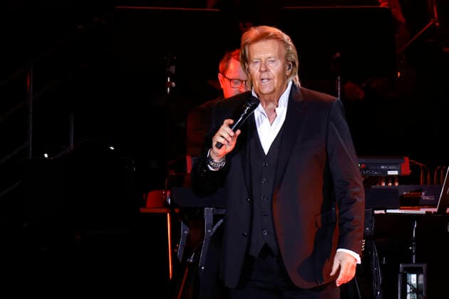 Howard Carpendale live at a concert of his 50 Years The Show of My Life Tour at Lanxess Arena Cologne, 13 05 2022 NRW Germany Copyright: xChristophxHardtx