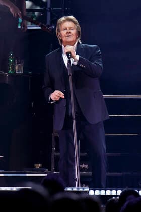 Howard Carpendale live at a concert of his 50 Years The Show of My Life Tour at Lanxess Arena Cologne, 13 05 2022 NRW Germany Copyright: xChristophxHardtx