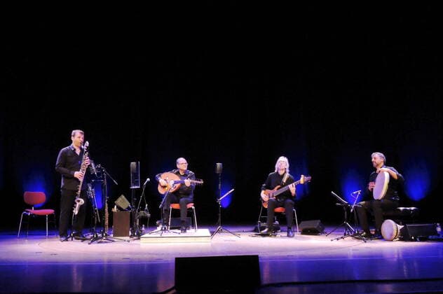 Das Anouar Brahem Quartet mit (v.l.n.r.) Klaus Gesing (bcl., ss.), Anouar Brahem (oud), Björn Meyer (b.) und Khaled Yassine (Bendir, Darbuka) in der Philharmonie Essen. The Anouar Brahem Quartet with (l. to r.) Klaus Gesing (bcl., ss.), Anouar Brahem (oud), Björn Meyer (b.) nd Khaled Yassine (Bendir, Darbuka) at the Philharmonie Essen. Essen NRW DEU;DE;GERMANY;DEUTSCHLAND;ALLEMAGNE