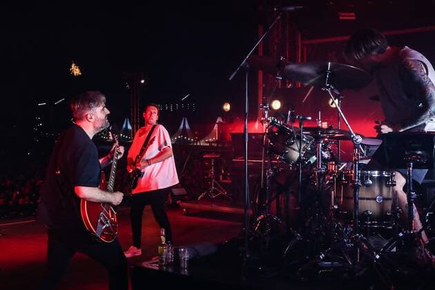 2022 05 14 21 48 56 SCHEVENINGEN The Dutch rock band Kensington with lead singer Eloi Youssef, guitarist Casper Starreveld and drummer Niles Vandenberg will perform during the beach concert Live on the Beach ANP KIPPA PAUL BERGEN netherlands out belgium out  Copyright: xx x448579741x originalFilename: 448579741.jpg