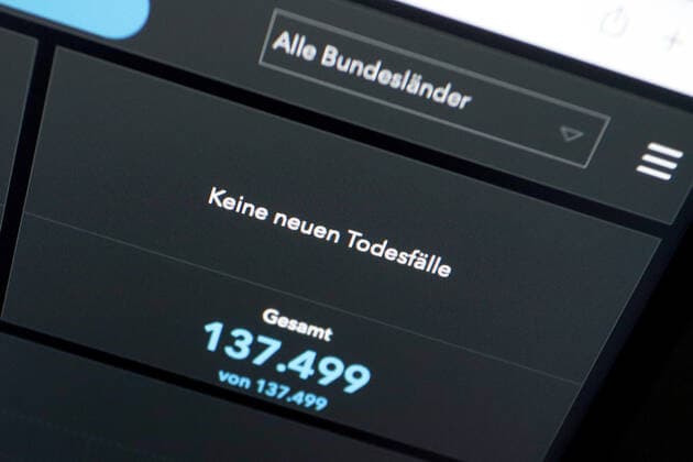 Dashboard of the RKI, the 7 day incidence is now 439.2 there are NO NEW DEATHS reported 7 day incidence, dashboard of the RKI on a monitor on 16 05 2022 in Siegen Germany.