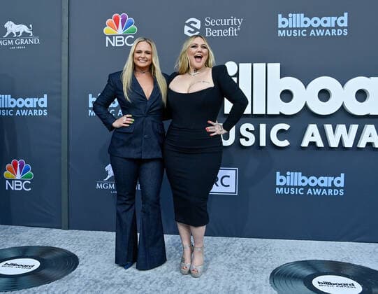 Miranda Lambert and Elle King attend the annual Billboard Music Awards held at the MGM Grand Garden Arena in Las Vegas, Nevada on May 15, 2022.  LAV202205150198 JIMxRUYMEN