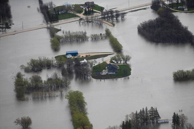 May 15, 2022, WINNIPEG, MB, CANADA: Properties are isolated as a result of the Red River overflowing its banks south of Winnipeg, Sunday, May 15, 2022. WINNIPEG CANADA  - ZUMAc35_ 20220515_zaf_c35_048 Copyright: xJohnxWoodsx