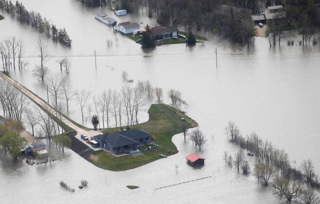 May 15, 2022, WINNIPEG, MB, CANADA: Properties are isolated as a result of the Red River overflowing its banks south of Winnipeg, Sunday, May 15, 2022. WINNIPEG CANADA  - ZUMAc35_ 20220515_zaf_c35_051 Copyright: xJohnxWoodsx