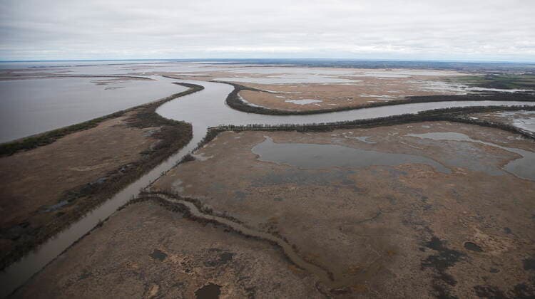 May 15, 2022, WINNIPEG, MANITOBA, CANADA: Netley Creek and The Red River enter Lake Winnipeg just north of Winnipeg, Sunday, May 15, 2022. WINNIPEG CANADA  - ZUMAc35_ 20220515_zaf_c35_167 Copyright: xJohnxWoodsx