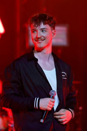 Musician and web video producer Roman Lochmann with his band HE RO at their debut concert at Theater am Tanzbrunnen Cologne, 15 05 2022 NRW Germany Copyright: xChristophxHardtx
