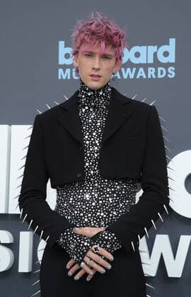 16 May 2022 - Las Vegas, NV - Machine Gun Kelly. 2022 Billboard Music Awards Red Carpet Arrivals. Photo Credit: MJT AdMedia 280177 2022-05-15 NV Las Vegas Etats-Unis  Copyright: xAdMediax STAR_280177_015