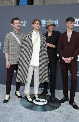 16 May 2022 - Las Vegas, NV - Glass Animals. 2022 Billboard Music Awards Red Carpet Arrivals. Photo Credit: MJT AdMedia 280177 2022-05-15 NV Las Vegas Etats-Unis  Copyright: xAdMediax STAR_280177_068