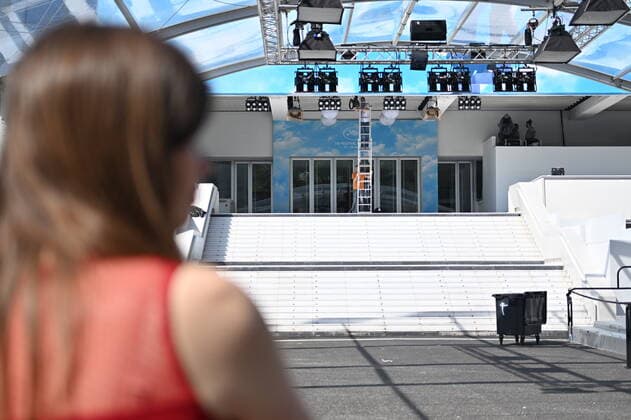 Festival de Cannes : derniers preparatifs a 24 heures de l ouverture. NEWS : Festival de Cannes : derniers preparatifs a 24 heures de l ouverture - 16 05 2022 LionelUrman Panoramic 