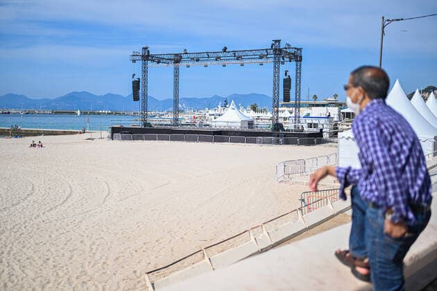 Festival de Cannes : derniers preparatifs a 24 heures de l ouverture. NEWS : Festival de Cannes : derniers preparatifs a 24 heures de l ouverture - 16 05 2022 LionelUrman Panoramic 