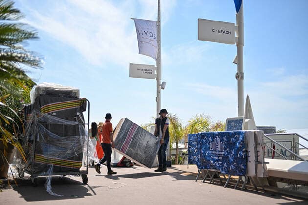 Festival de Cannes : derniers preparatifs a 24 heures de l ouverture. NEWS : Festival de Cannes : derniers preparatifs a 24 heures de l ouverture - 16 05 2022 LionelUrman Panoramic 