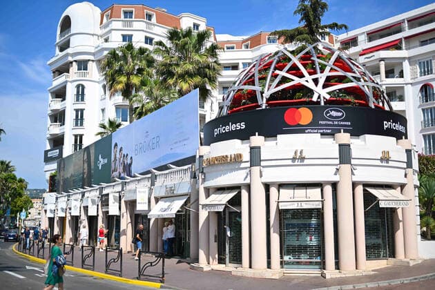 Festival de Cannes : derniers preparatifs a 24 heures de l ouverture. NEWS : Festival de Cannes : derniers preparatifs a 24 heures de l ouverture - 16 05 2022 LionelUrman Panoramic 