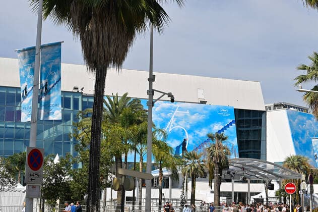 Festival de Cannes : derniers preparatifs a 24 heures de l ouverture. NEWS : Festival de Cannes : derniers preparatifs a 24 heures de l ouverture - 16 05 2022 LionelUrman Panoramic 