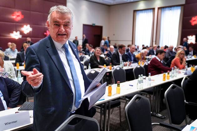 News Themen der Woche KW20 News Bilder des Tages Auftaktbilder CDU NRW Landesvorstandssitzung Aktuell, 16.05.2022, Neuss, Amtierender Innenminister von NRW Herbert Reul bei der heutigen Sitzung des CDU-Landesvorstand am Tag nach der nach der Landtagswahl 2022 Neuss Nordrhein-Westfalen Deutschland *** Opening pictures CDU NRW state executive committee meeting Current, 16 05 2022, Neuss, Acting Minister of the Interior of NRW Herbert Reul at todays meeting of the CDU state executive committee the day after the after the 2022 state election Neuss North Rhine Westphalia Germany