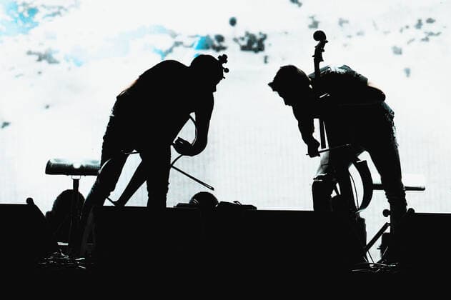 16 05 2022, xlakx, entertainment music, 2Cellos concert emspor, v l Croatian cellists Stjepan Hause and Luka Sulic, 2CELLOS, provide musical entertainment at the Mercedes Benz Arena Berlin Berlin