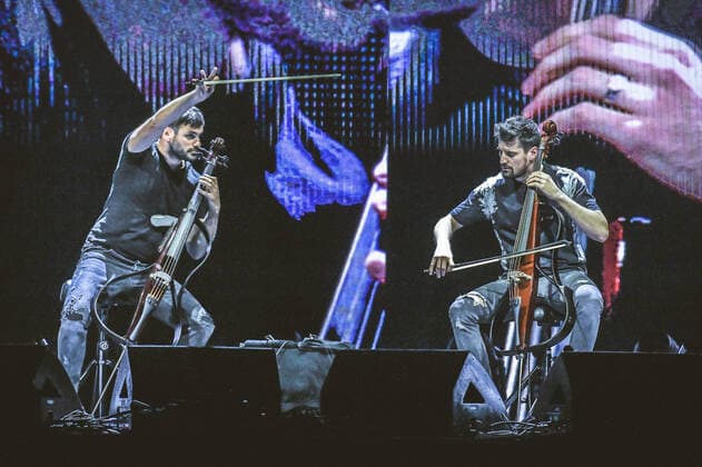 16 05 2022, xlakx, entertainment music, 2Cellos concert emspor, v l Croatian cellists Stjepan Hause and Luka Sulic, 2CELLOS, provide musical entertainment at the Mercedes Benz Arena Berlin Berlin