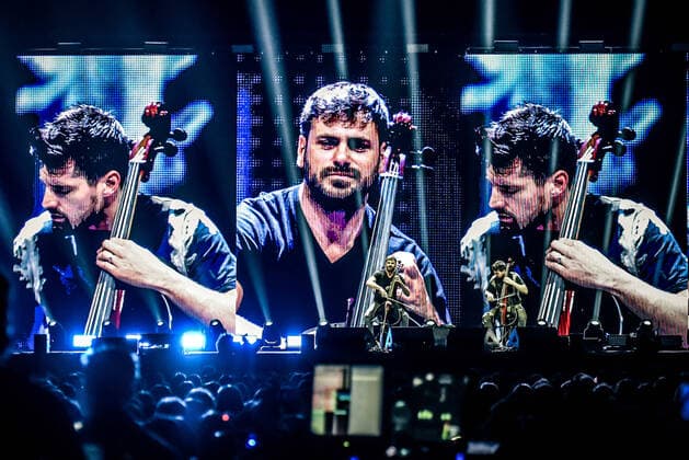 16 05 2022, xlakx, entertainment music, 2Cellos concert emspor, v l Croatian cellists Stjepan Hause and Luka Sulic, 2CELLOS, provide musical entertainment at the Mercedes Benz Arena Berlin Berlin
