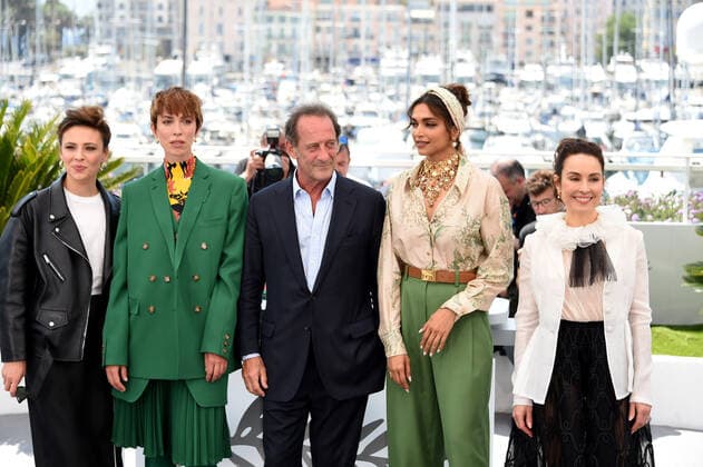 75th Cannes film festival 2022, Photocall Jury. Pictured: Vincent Lindon, Rebecca Hall, Jasmine Treincfa, Deepika Padukone, Noomi Rapace  Copyright: xAlbertoxTerenghi Cannesx2022x xix xVenezia2020x