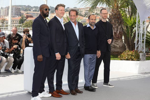 May 17, 2022, Cannes, Cote d Azur, France: (L-R) LADJ LY, JEFF NICHOLS, VINCENT LINDON, ASHGAR FARHADI and JOACHIM TRIER attend the photocall of the Official Selection Jury during 75th annual Cannes Film Festival Cannes France - ZUMAc179 20220517_zep_c179_043 Copyright: xMickaelxChavetx