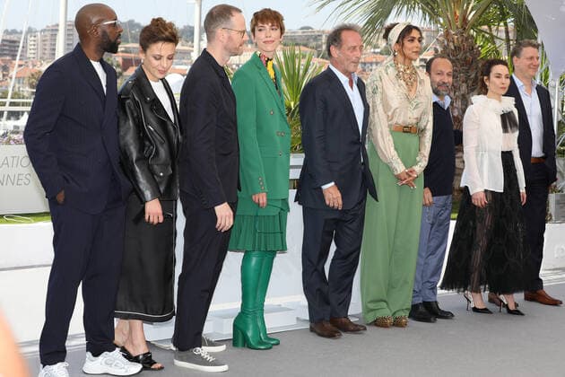 May 17, 2022, Cannes, Cote d Azur, France: (L-R) LADJ LY, JASMINE TRINCA, JOACHIM TRIER, REBECCA HALL, VINCENT LINDON, DEEPIKA PADUKONE, ASHGAR FARHADI, NOOMI RAPACE and JEFF NICHOLS attend the photocall of the Official Selection Jury during 75th annual Cannes Film Festival Cannes France - ZUMAc179 20220517_zep_c179_037 Copyright: xMickaelxChavetx