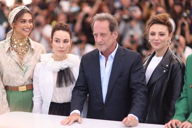 75eme Festival International du Film de Cannes. Photocall du jury. 75th International Cannes Film Festival. Photocall with jury members. 280227 0000-00-00 Cannes France Lindon, Vincent; Trinca, Jasmine; Rapace, Noomi; Padukone, Deepika  Copyright: xTerencexBaelenx STAR_280227_006