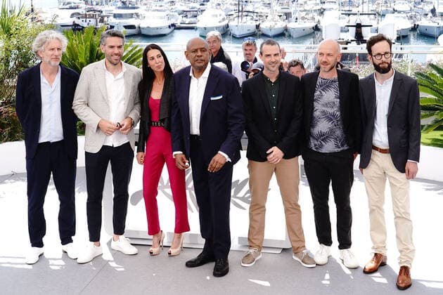 Christophe Castagne (RÃ alisateur) - Richard Rohou (Producteur) - Caroline Descombris - Forest Whitaker - Thomas Sametin (RÃ alisateur) - Julien Lecat (Monteur) - Nicolas Houlot (Producteur) CELEBRITES : 75Ã me Festival de Cannes - Photocall For the Sake of Peace - 17 05 2022 NorbertScanella Panoramic 