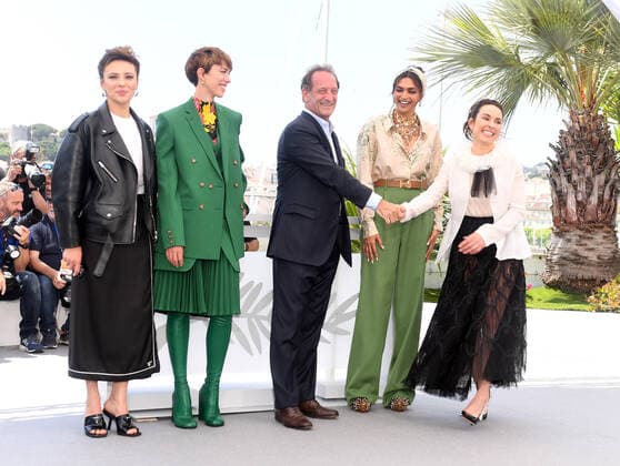 Italian actress Jasmine Trinca, British actress Rebecca Hall, French actor Vincent Lindon, Indian actress Deepika Padukone and Swedish actress Noomi Rapace attend the jury photo call at Palais des Festivals at the 75th Cannes Film Festival in Cannes, France on May 17, 2022..  LON20220517103 RUNExHELLESTAD