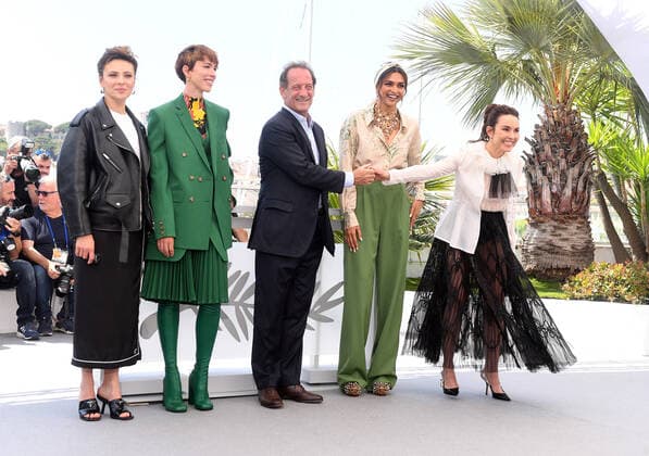 Italian actress Jasmine Trinca, British actress Rebecca Hall, French actor Vincent Lindon, Indian actress Deepika Padukone and Swedish actress Noomi Rapace attend the jury photo call at Palais des Festivals at the 75th Cannes Film Festival in Cannes, France on May 17, 2022..  LON20220517105 RUNExHELLESTAD