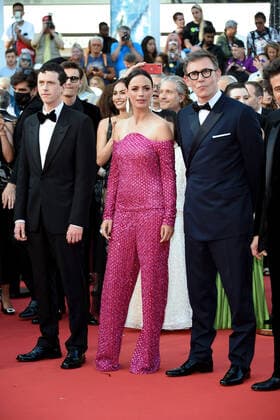 75th Cannes film festival 2022, Red carpet for the Opening Ceremony and ˜Coupez™ (Final cut) film premiere Pictured: Finnegan Oldfield, Berenice Bejo, Michel Hazanavicius  Copyright: xAlbertoxTerenghi Cannesx2022x xix xVenezia2020x
