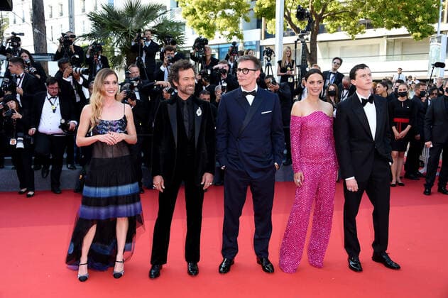 75th Cannes film festival 2022, Red carpet for the Opening Ceremony and ˜Coupez™ (Final cut) film premiere Pictured: Matilda Luz, Michel Hazanavicius, Berenice Bejo, Finnegan Oldfield, Roman Duris  Copyright: xAlbertoxTerenghi Cannesx2022x xix xVenezia2020x