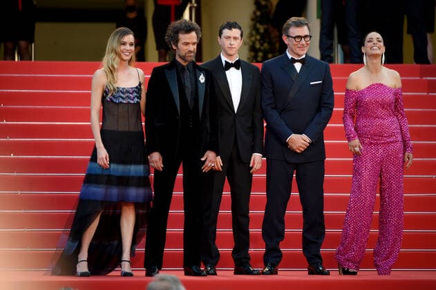 75th Cannes film festival 2022, Red carpet for the Opening Ceremony and ˜Coupez™ (Final cut) film premiere Pictured: Matilda Luz, Michel Hazanavicius, Berenice Bejo, Finnegan Oldfield, Roman Duris  Copyright: xAlbertoxTerenghi Cannesx2022x xix xVenezia2020x