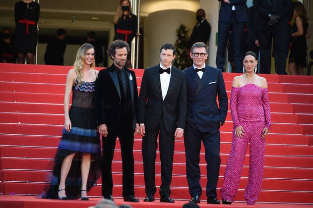 75th Cannes film festival 2022, Red carpet for the Opening Ceremony and ˜Coupez™ (Final cut) film premiere Pictured: Matilda Luz, Michel Hazanavicius, Berenice Bejo, Finnegan Oldfield, Roman Duris  Copyright: xAlbertoxTerenghi Cannesx2022x xix xVenezia2020x