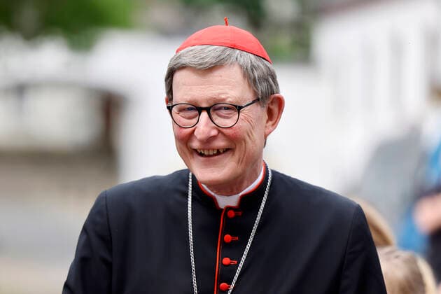 Kardinal Rainer Maria Woelki besucht den Altenberger Dom, um die Wallfahrt der Erzbischöflichen Schulen nach Altenberg zu eröffnen. Nach einer Auszeit ist der Kardinal zurück im Erzbistum Köln. Hier zeigte er sich zuletzt kompromissbereit und ließ gemeinsamen Religionsunterricht von katholischen und evangelischen Schülerinnen und Schülern zu. Odenthal, 17.05.2022 NRW Deutschland *** Cardinal Rainer Maria Woelki visits Altenberg Cathedral to open the pilgrimage of the archdiocesan schools to Altenberg After some time out, the cardinal is back in the archdiocese of Cologne Here he recently showed a willingness to compromise and allowed joint religious instruction by Catholic and Protestant pupils Odenthal, 17 05 2022 NRW Germany Copyright: xChristophxHardtx