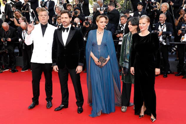 Benjamin Biolay, Edgar Ramirez, Valeria Golino, Debra Granik and Joanna Kulig at the Opening Ceremony with the premiere of the feature film Coupez Final Cut at the Festival de Cannes 2022 75 Cannes International Film Festival at the Palais des Festivals Cannes, 17 05 2022. Foto:xS.xGabschx xFuturexImage