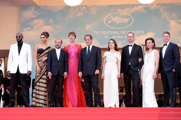 Ladj Ly, Deepika Padukone, Asghar Farhadi, Rebecca Hall, Vincent Lindon, Noomi Rapace, Joachim Trier, Jasmine Trinca and Jeff Nichols at the Opening Ceremony with the premiere of the feature film Coupez Final Cut at the Festival de Cannes 2022 75 Cannes International Film Festival at the Palais des Festivals Cannes, 17 05 2022. Foto:xS.xGabschx xFuturexImage