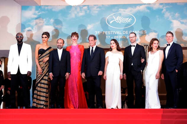 Ladj Ly, Deepika Padukone, Asghar Farhadi, Rebecca Hall, Vincent Lindon, Noomi Rapace, Joachim Trier, Jasmine Trinca and Jeff Nichols at the Opening Ceremony with the premiere of the feature film Coupez Final Cut at the Festival de Cannes 2022 75 Cannes International Film Festival at the Palais des Festivals Cannes, 17 05 2022. Foto:xS.xGabschx xFuturexImage