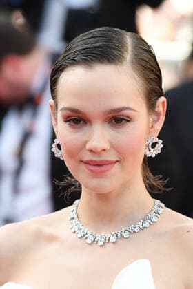 75th Cannes Film Festival 2022. Red Carpet Opening ceremony. Pictured: Emilia Schüle  Copyright: xManuelexMangiarottix xipa-agencyx xVeneziax2020x