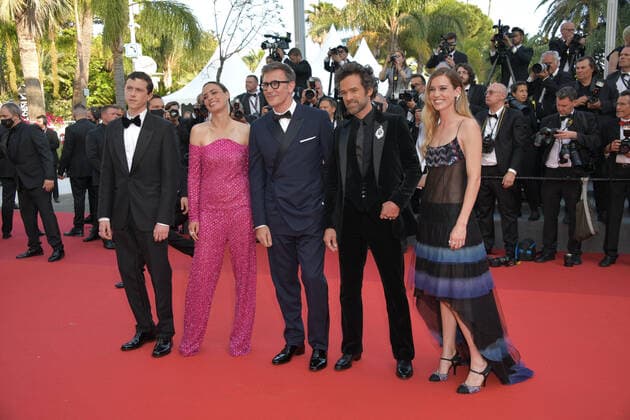 75th Cannes Film Festival 2022, Red Carpet Opening Ceremony and film Coupez. Pictured Finnegan Oldfield, Berenice Bejo, Michel Hazanavicius, Romain Duris, Matilda Lutz  Copyright: xSimonexComix xipa-agency.netx xVeneziax2020x